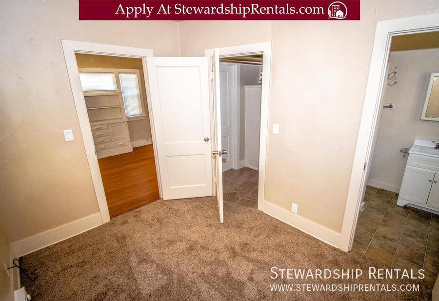Apartment for rent at 2024 Emerald St #5, Eugene, OR 97403