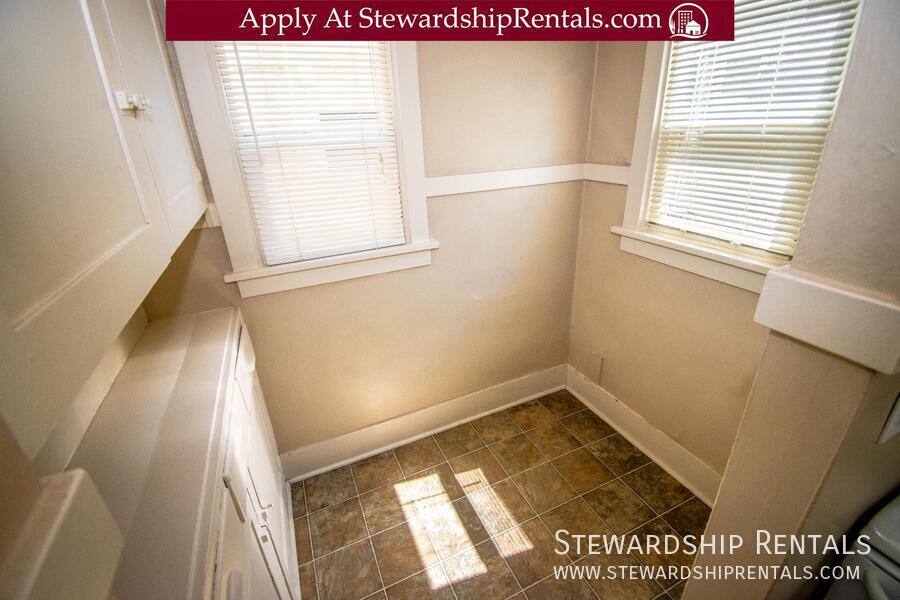 Apartment for rent at 2024 Emerald St #5, Eugene, OR 97403