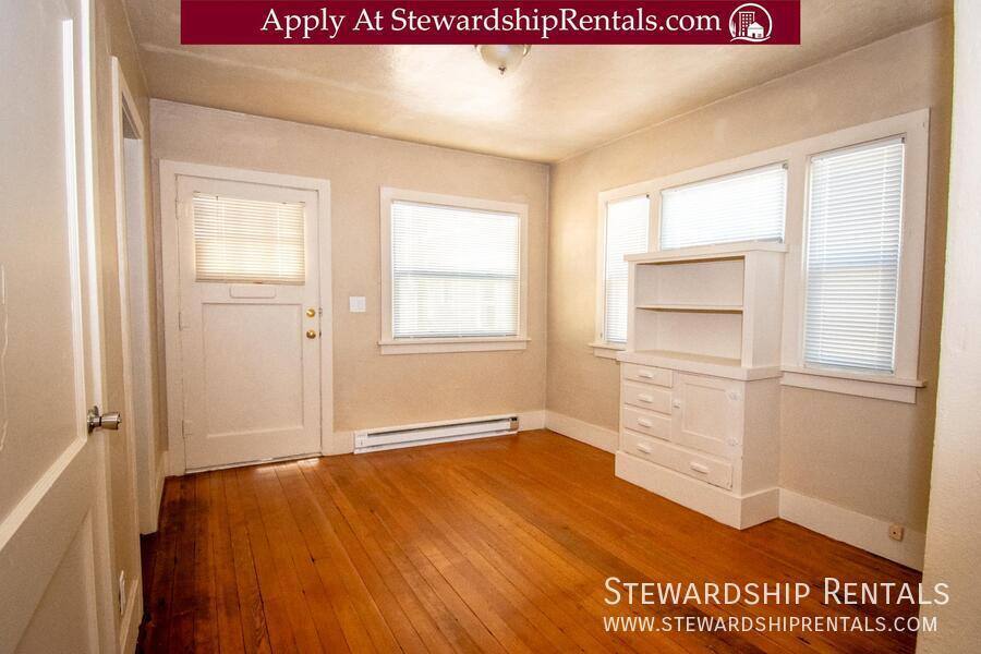 Apartment for rent at 2024 Emerald St #5, Eugene, OR 97403