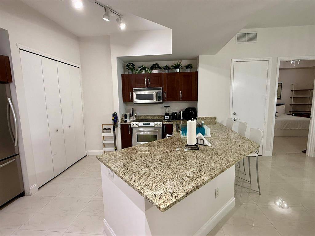 Apartment for rent at 19900 E Country Club Dr #418, Miami, FL 33180