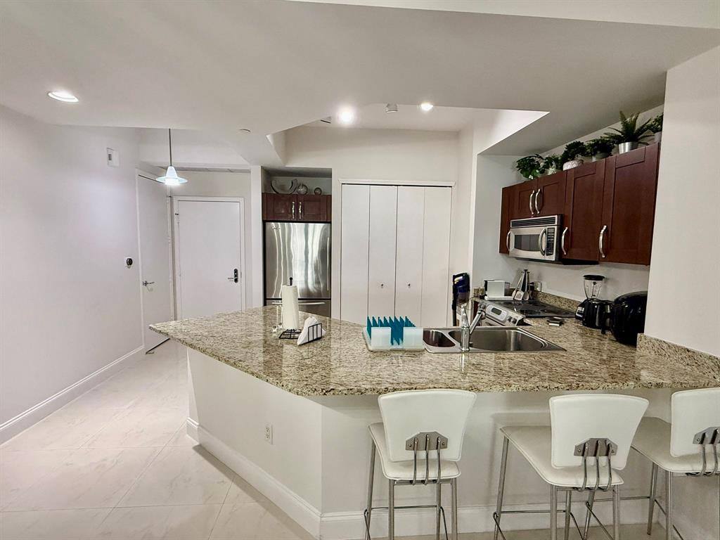 Apartment for rent at 19900 E Country Club Dr #418, Miami, FL 33180