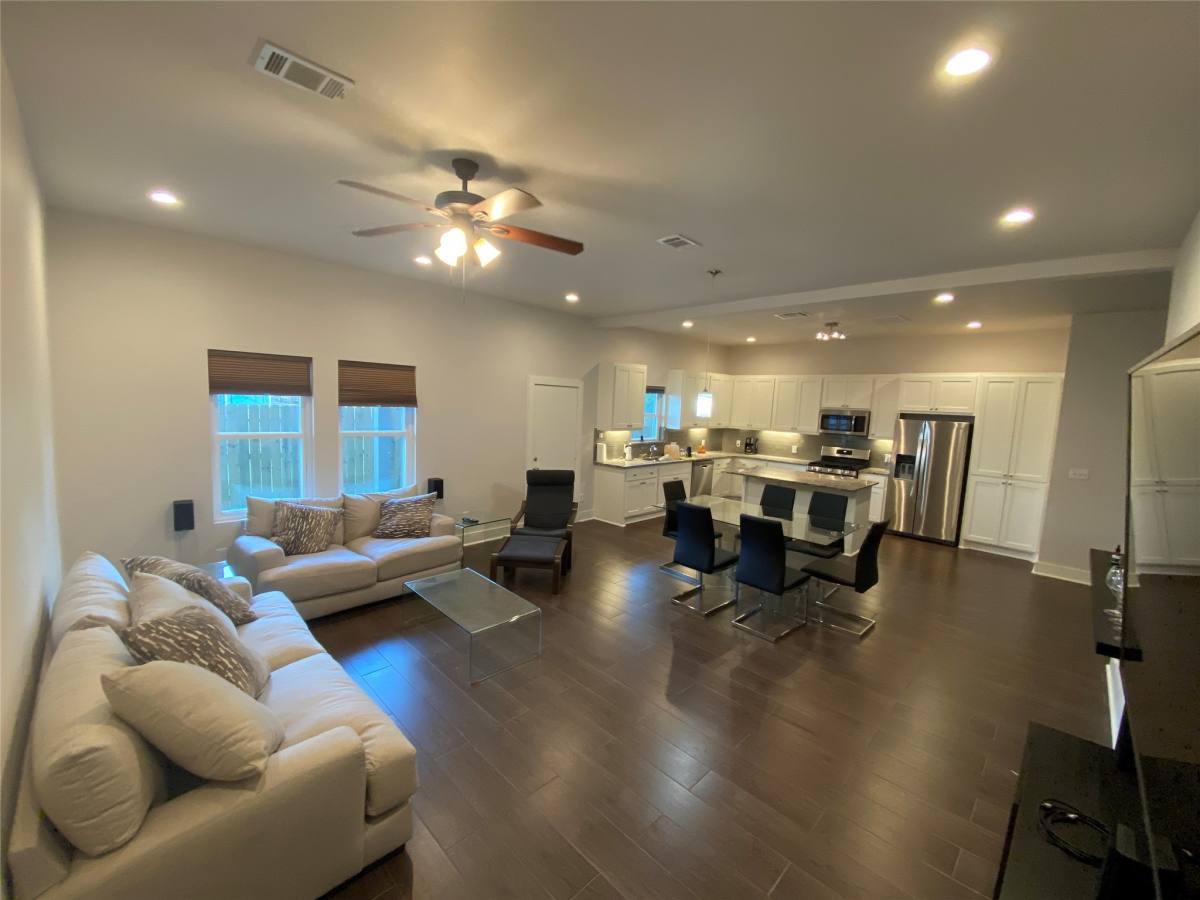 Apartment for rent at 9737 Fabiola Dr, Houston, TX 77075