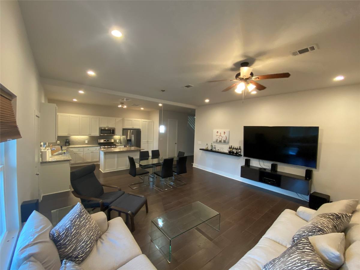 Apartment for rent at 9737 Fabiola Dr, Houston, TX 77075