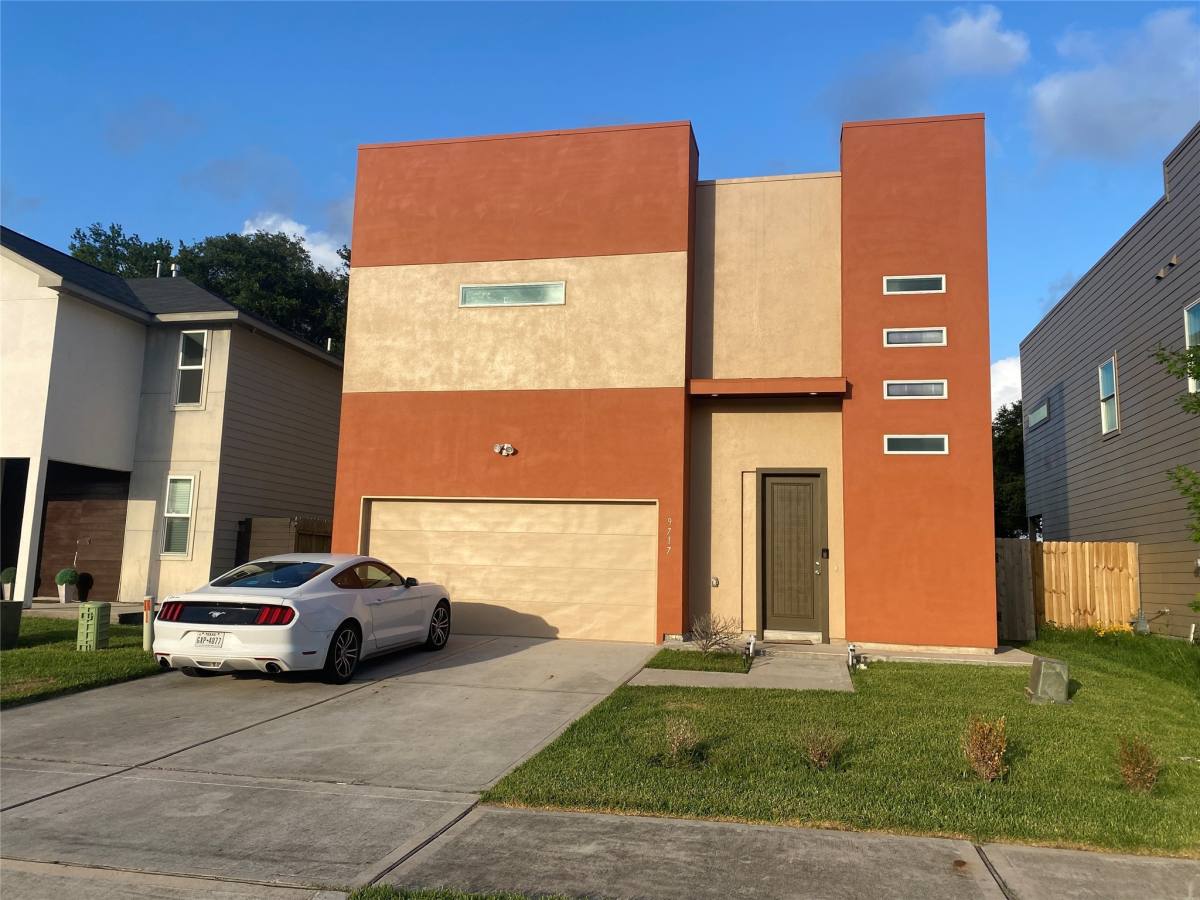 Apartment for rent at 9737 Fabiola Dr, Houston, TX 77075