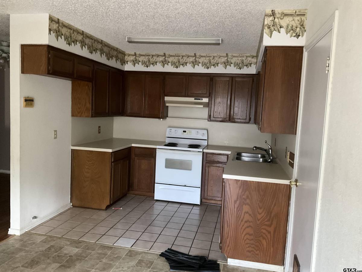 Apartment for rent at 8307 Garrett Dr, Tyler, TX 75703
