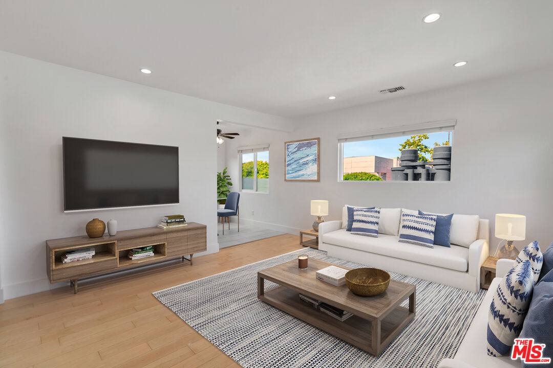 Apartment for rent at 119 Paloma Ave #119M, Venice, CA 90291