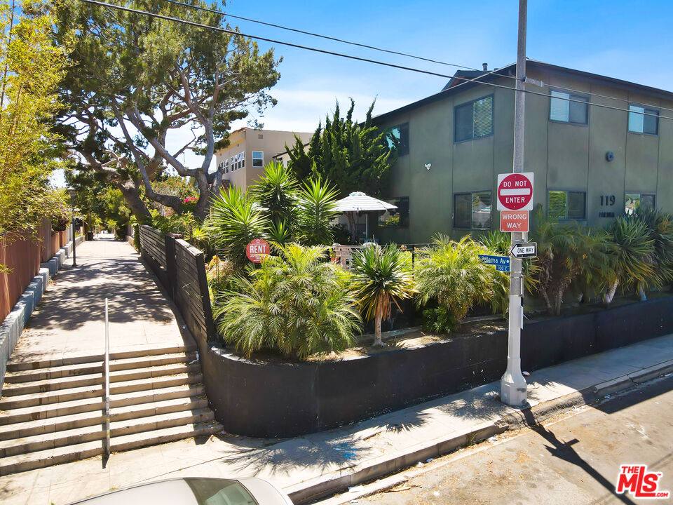 Apartment for rent at 119 Paloma Ave #119M, Venice, CA 90291
