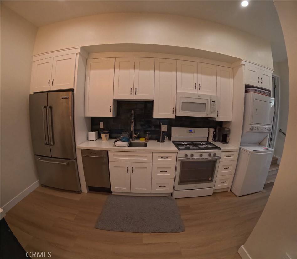 Apartment for rent at 12329 Oxford Ave, Hawthorne, CA 90250