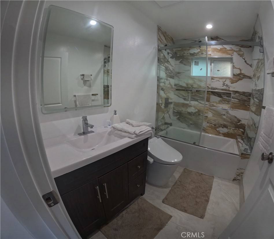 Apartment for rent at 12329 Oxford Ave, Hawthorne, CA 90250