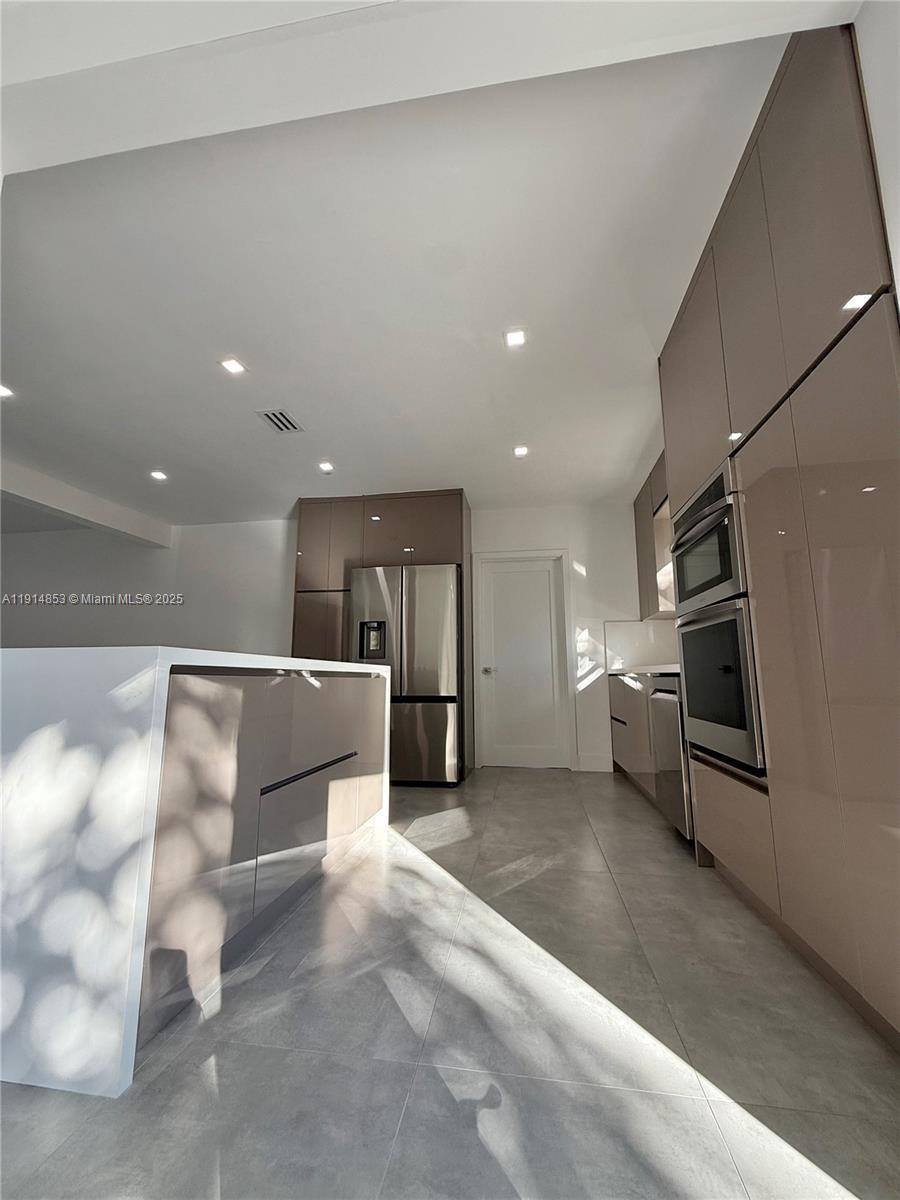 Apartment for rent at 12615 N Miami Ave, Miami, FL 33168