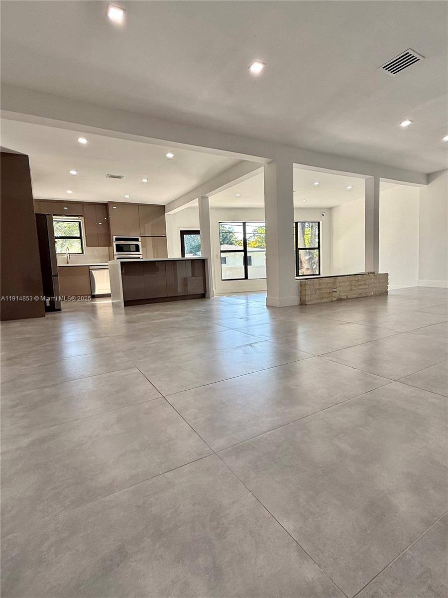Apartment for rent at 12615 N Miami Ave, Miami, FL 33168