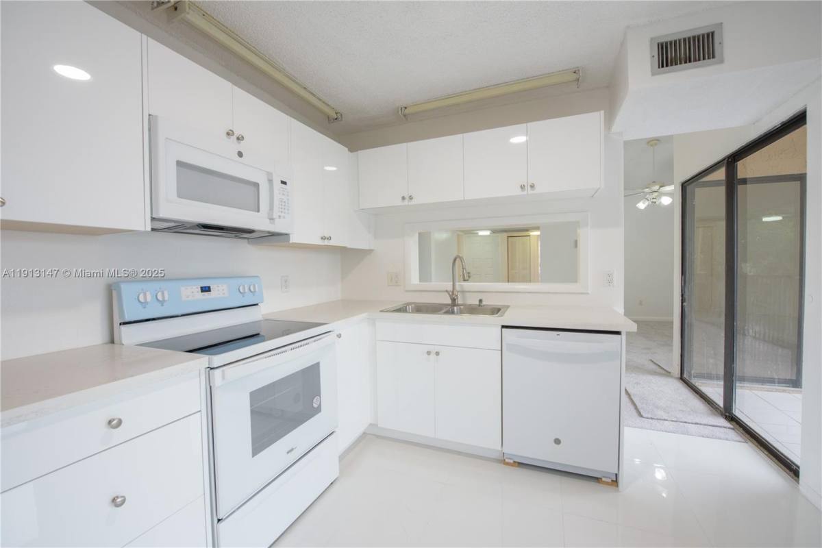 Apartment for rent at 820 N Franklin Ave #820820A, Homestead, FL 33034