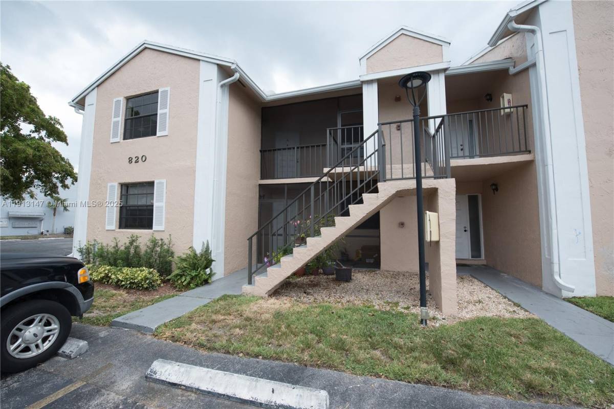Apartment for rent at 820 N Franklin Ave #820820A, Homestead, FL 33034