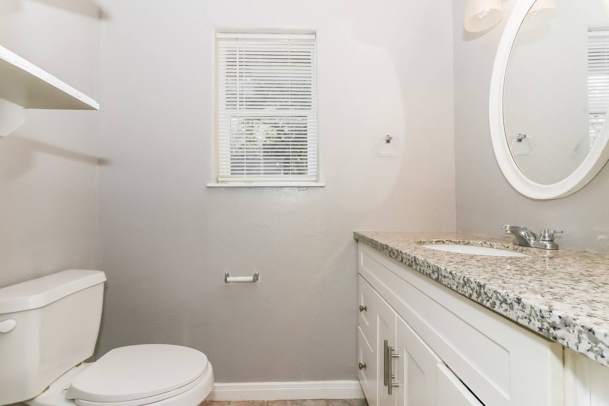 Apartment for rent at 1303 W Phillips St, Alvin, TX 77511