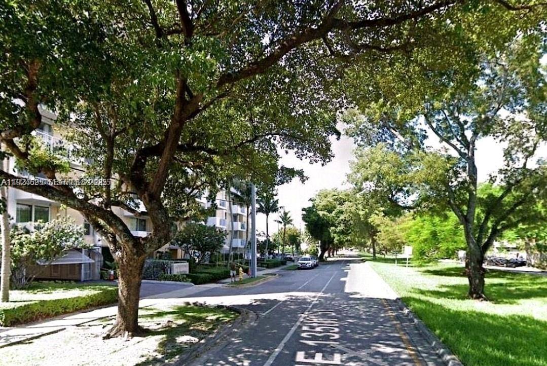 Apartment for rent at 2020 NE 135th St #903, Miami, FL 33181
