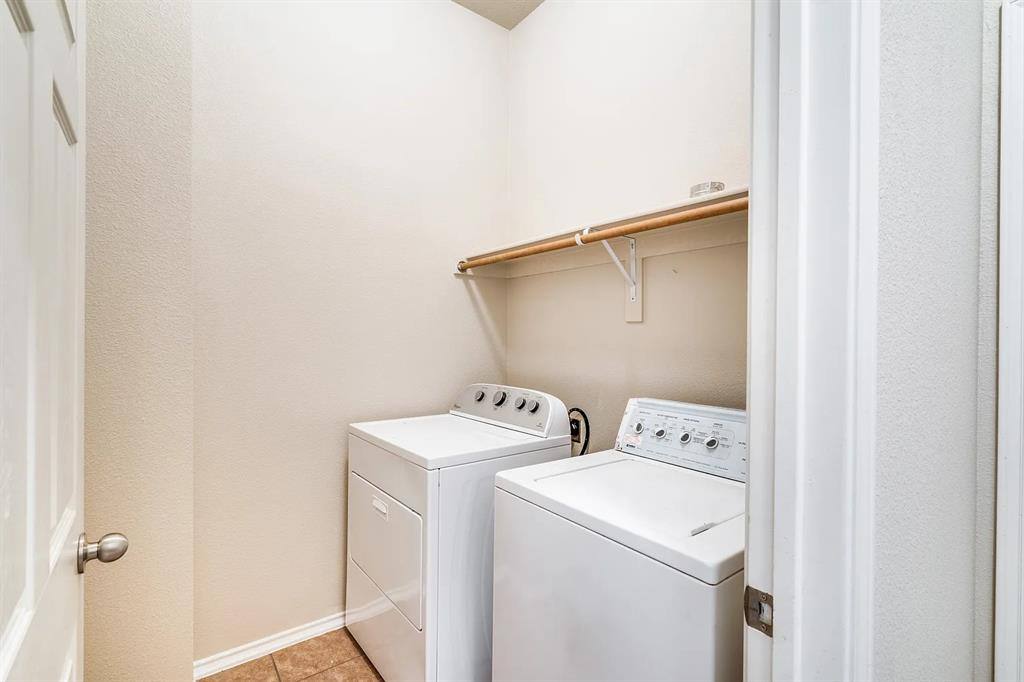 Apartment for rent at 17422 Energy Lane, Dallas, TX 75252