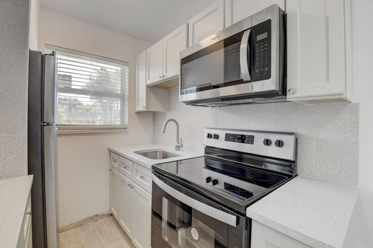 Apartment for rent at 525 S Broadway #525, Lake Worth, FL 33462