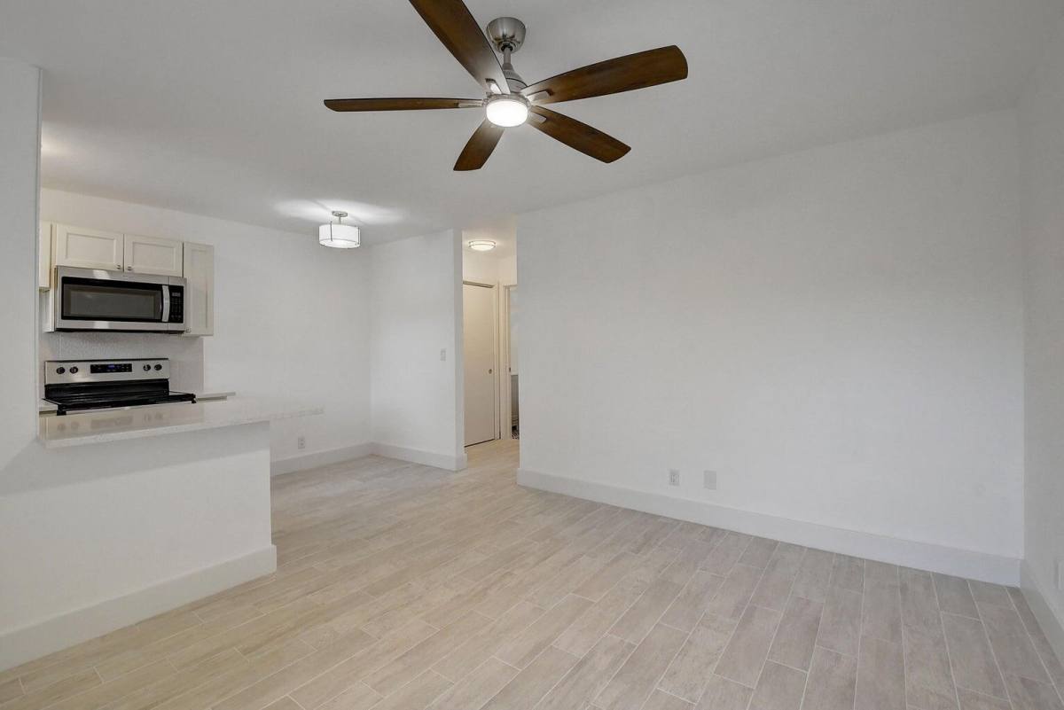 Apartment for rent at 525 S Broadway #525, Lake Worth, FL 33462