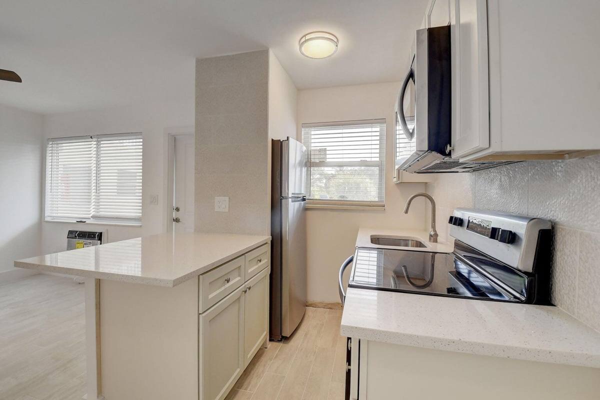 Apartment for rent at 525 S Broadway #525, Lake Worth, FL 33462
