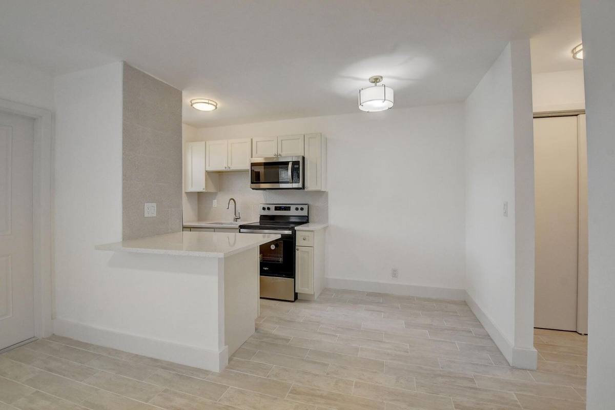 Apartment for rent at 525 S Broadway #525, Lake Worth, FL 33462