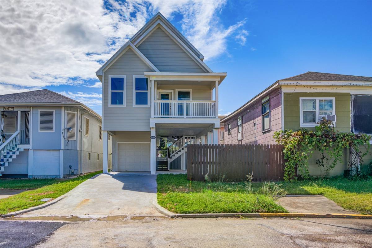Apartment for rent at 4025 Ave M, Galveston, TX 77550