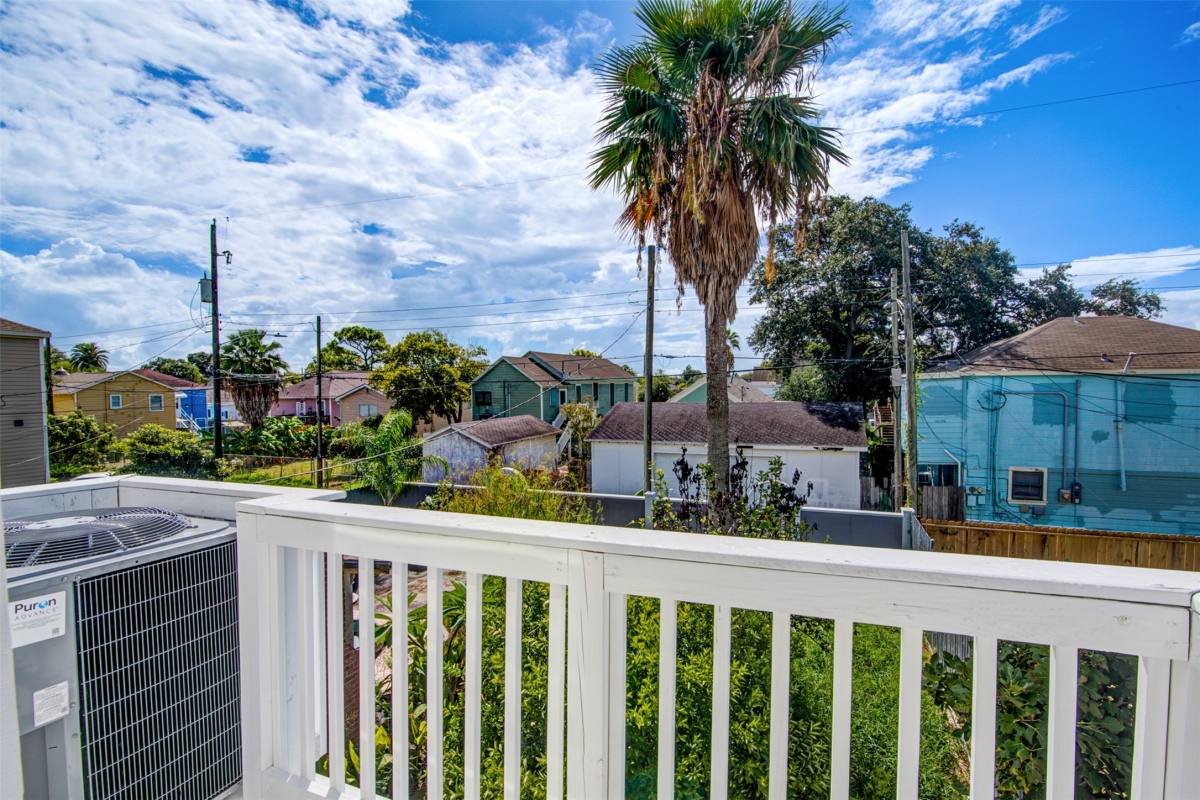 Apartment for rent at 4025 Ave M, Galveston, TX 77550