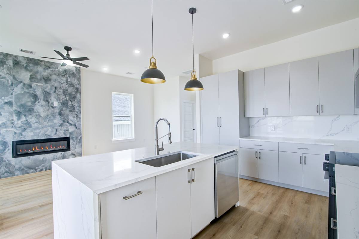 Apartment for rent at 4025 Ave M, Galveston, TX 77550