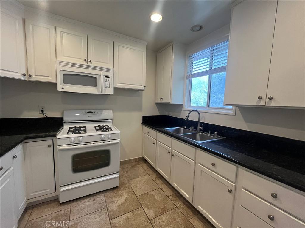 Apartment for rent at 11901 Washington Blvd #11901E, Los Angeles, CA 90066