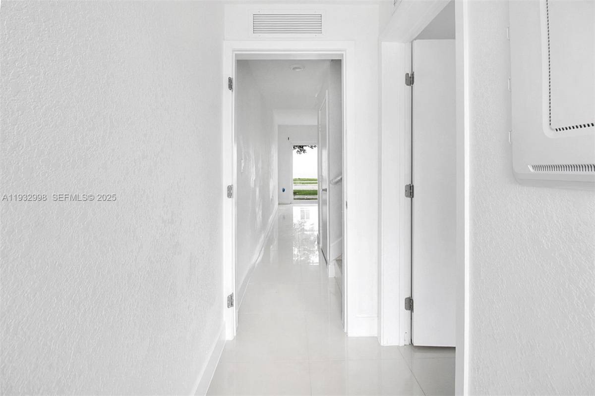 14482 SW 259th St, Homestead, FL 33032 - Townhouse For Rent - Image 2