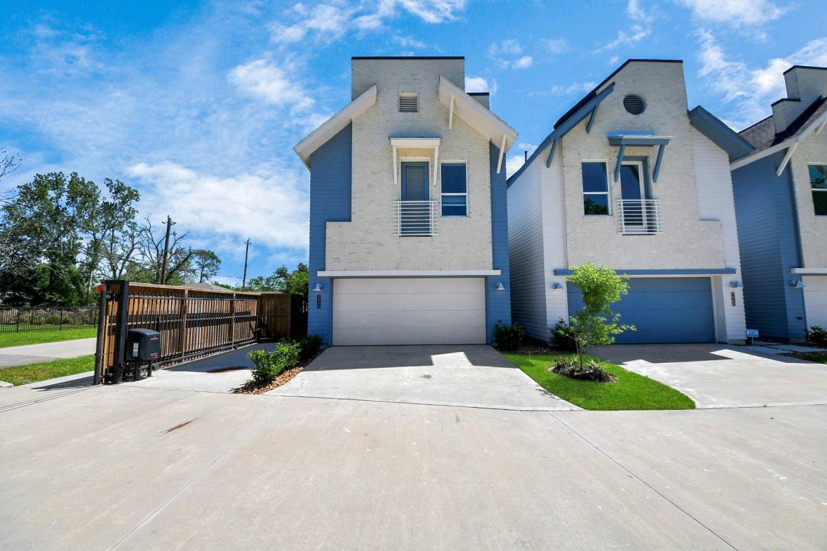 Apartment for rent at 1032 Glen Ave #1032D, Houston, TX 77088