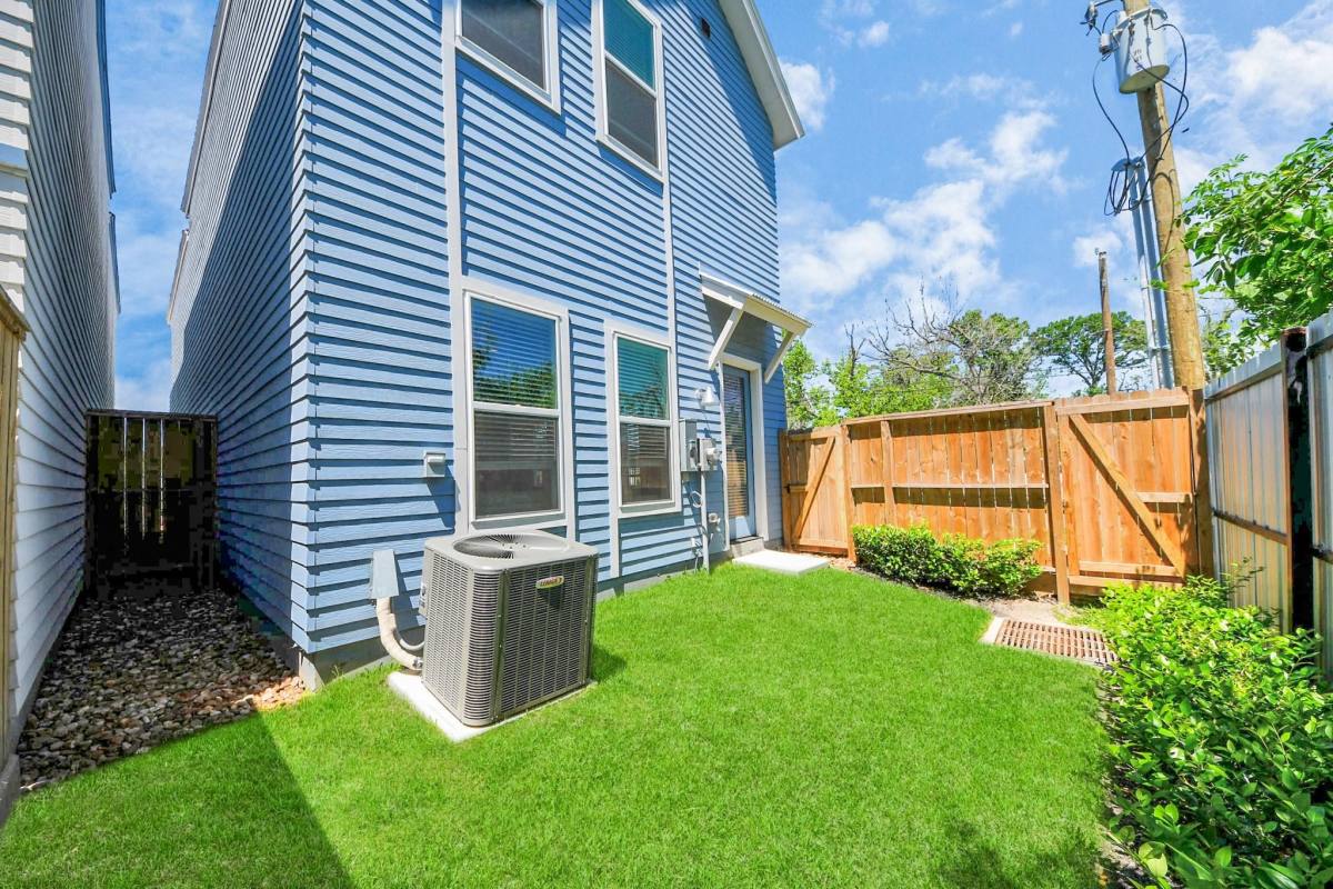 Apartment for rent at 1032 Glen Ave #1032D, Houston, TX 77088