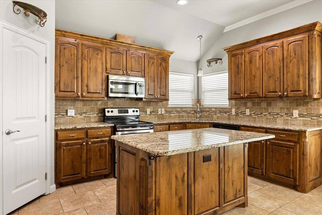 Apartment for rent at 107 Donna Circle #107, Granbury, TX 76049