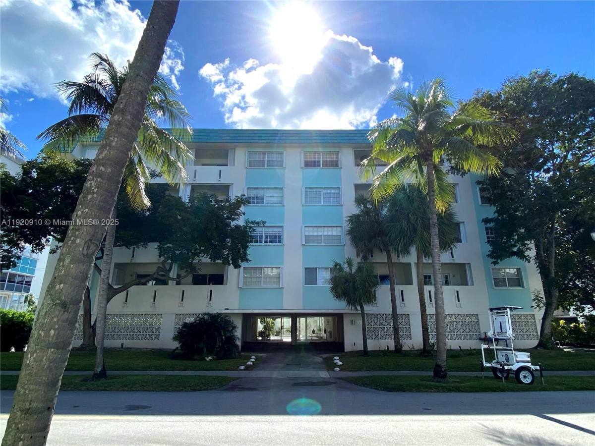 Apartment for rent at 300 Galen Dr #205, Key Biscayne, FL 33149