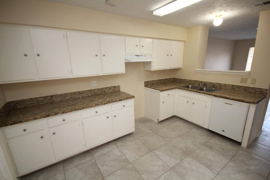 Apartment for rent at 24002 Silversmith Lane, Katy, TX 77493