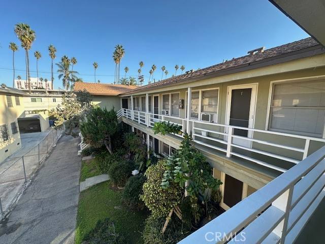 Apartment for rent at 970 Elden Ave #970-6, Los Angeles, CA 90006