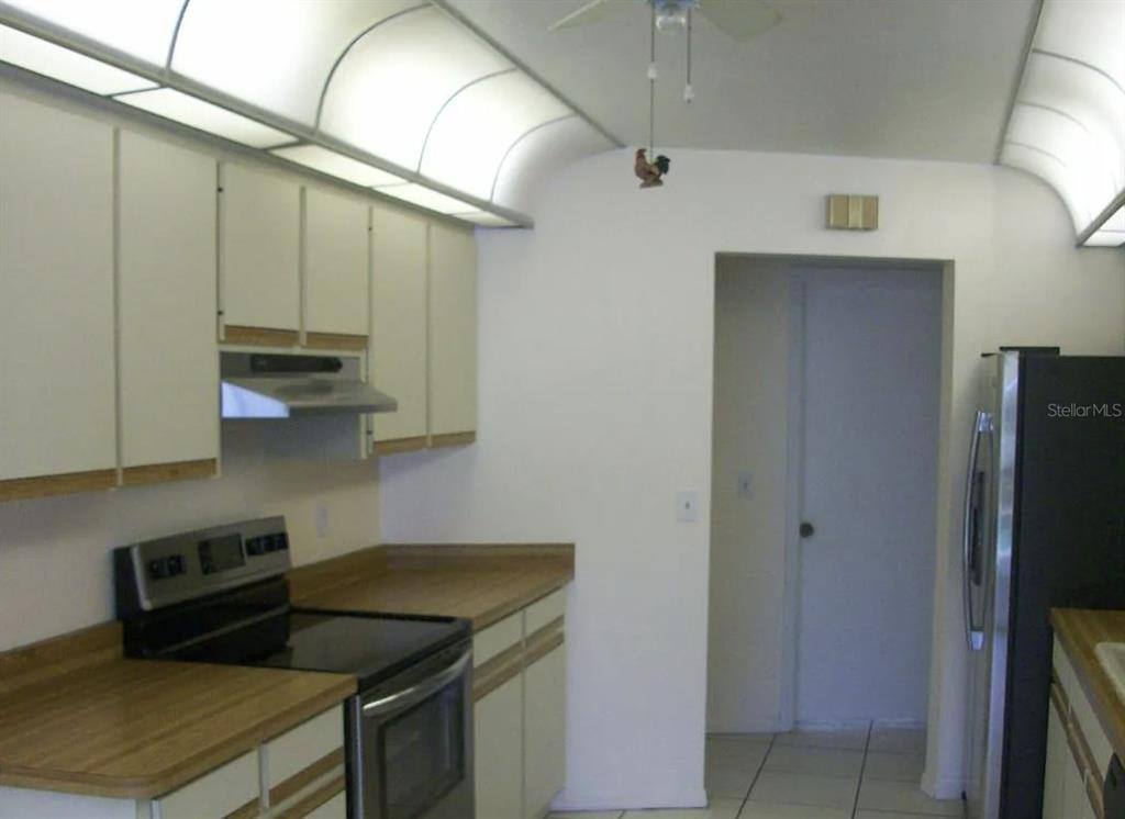 Apartment for rent at 1649 Georgetowne Blvd, Sarasota, FL 34232