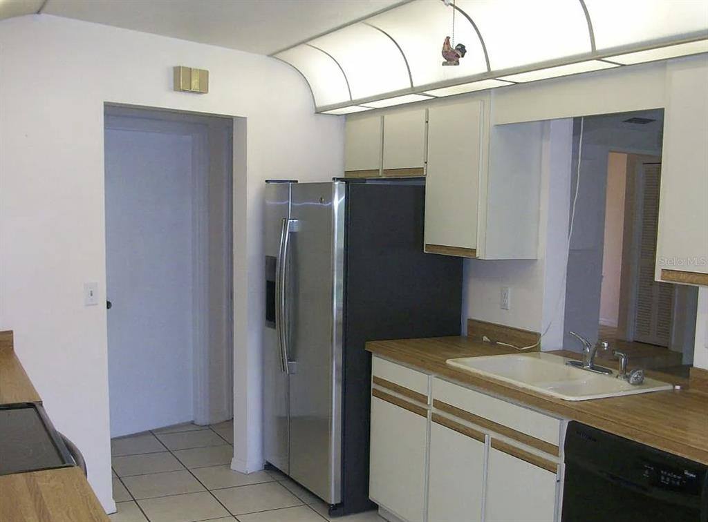 Apartment for rent at 1649 Georgetowne Blvd, Sarasota, FL 34232