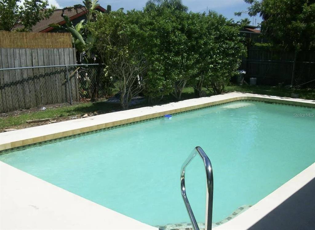 Apartment for rent at 1649 Georgetowne Blvd, Sarasota, FL 34232