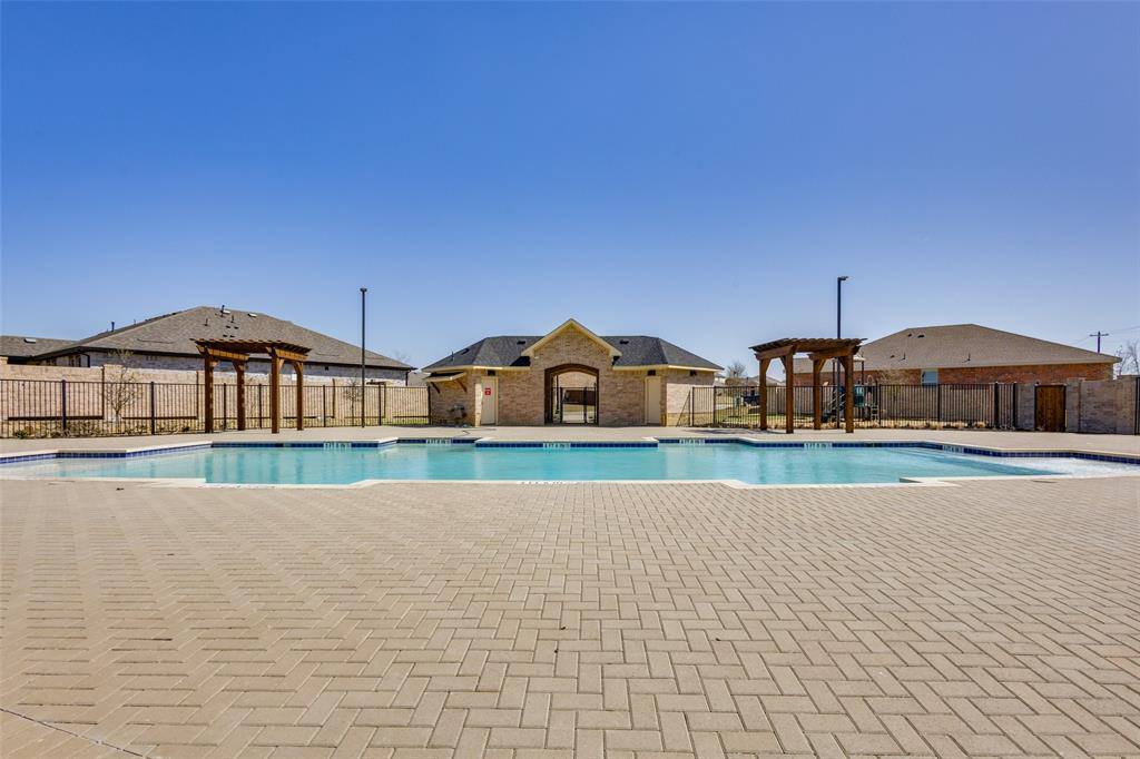 Apartment for rent at 3916 Limestone Bluff Dr, Celina, TX 75009