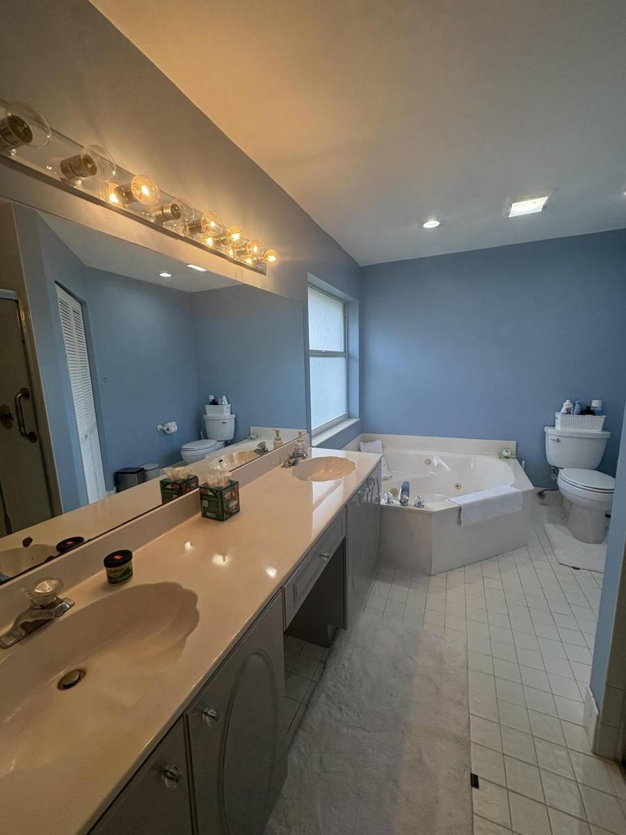 Apartment for rent at 7275 Summer Tree Dr, Boynton Beach, FL 33437