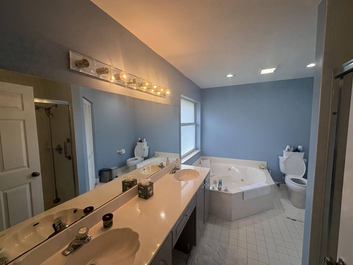 Apartment for rent at 7275 Summer Tree Dr, Boynton Beach, FL 33437