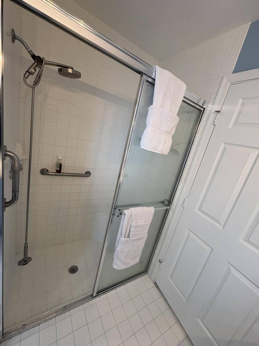 Apartment for rent at 7275 Summer Tree Dr, Boynton Beach, FL 33437