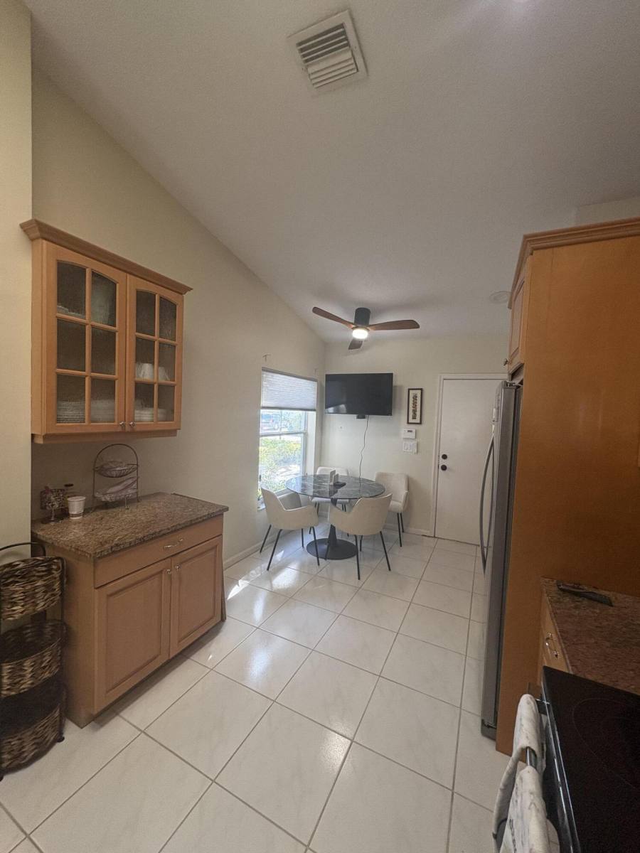 Apartment for rent at 7275 Summer Tree Dr, Boynton Beach, FL 33437