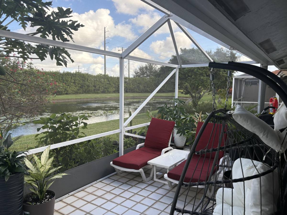 Apartment for rent at 7275 Summer Tree Dr, Boynton Beach, FL 33437