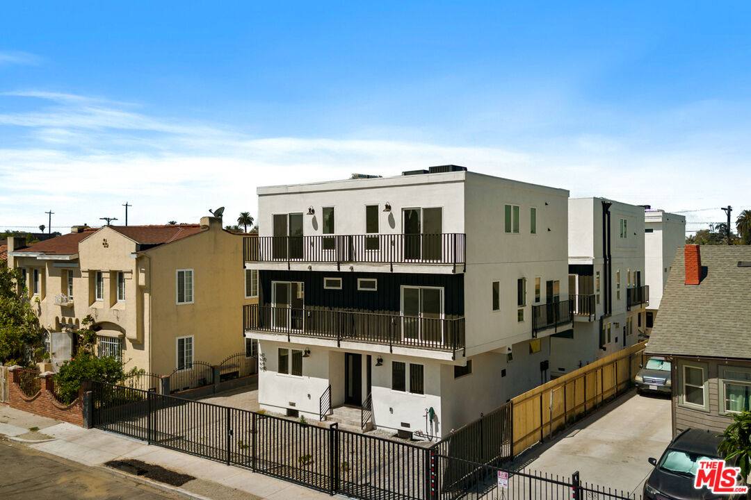 Apartment for rent at 1617 2nd Ave, Los Angeles, CA 90019