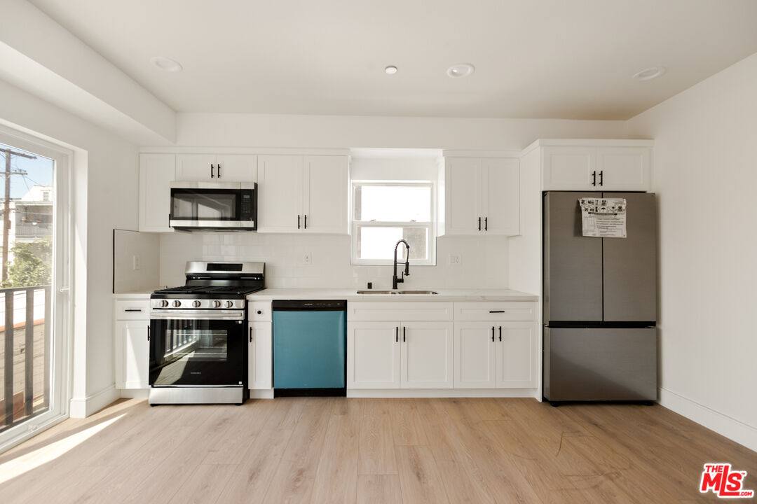 Apartment for rent at 1617 2nd Ave, Los Angeles, CA 90019