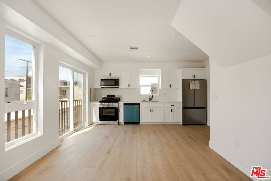 Apartment for rent at 1617 2nd Ave, Los Angeles, CA 90019