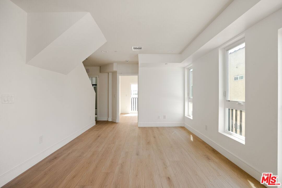 Apartment for rent at 1617 2nd Ave, Los Angeles, CA 90019
