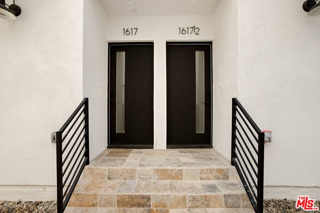 Apartment for rent at 1617 2nd Ave, Los Angeles, CA 90019