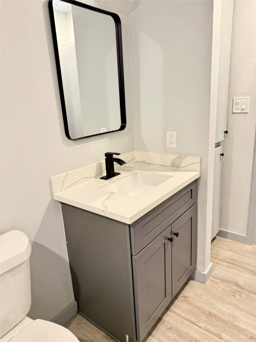 Apartment for rent at 210 N Mattson St #210, West Columbia, TX 77486